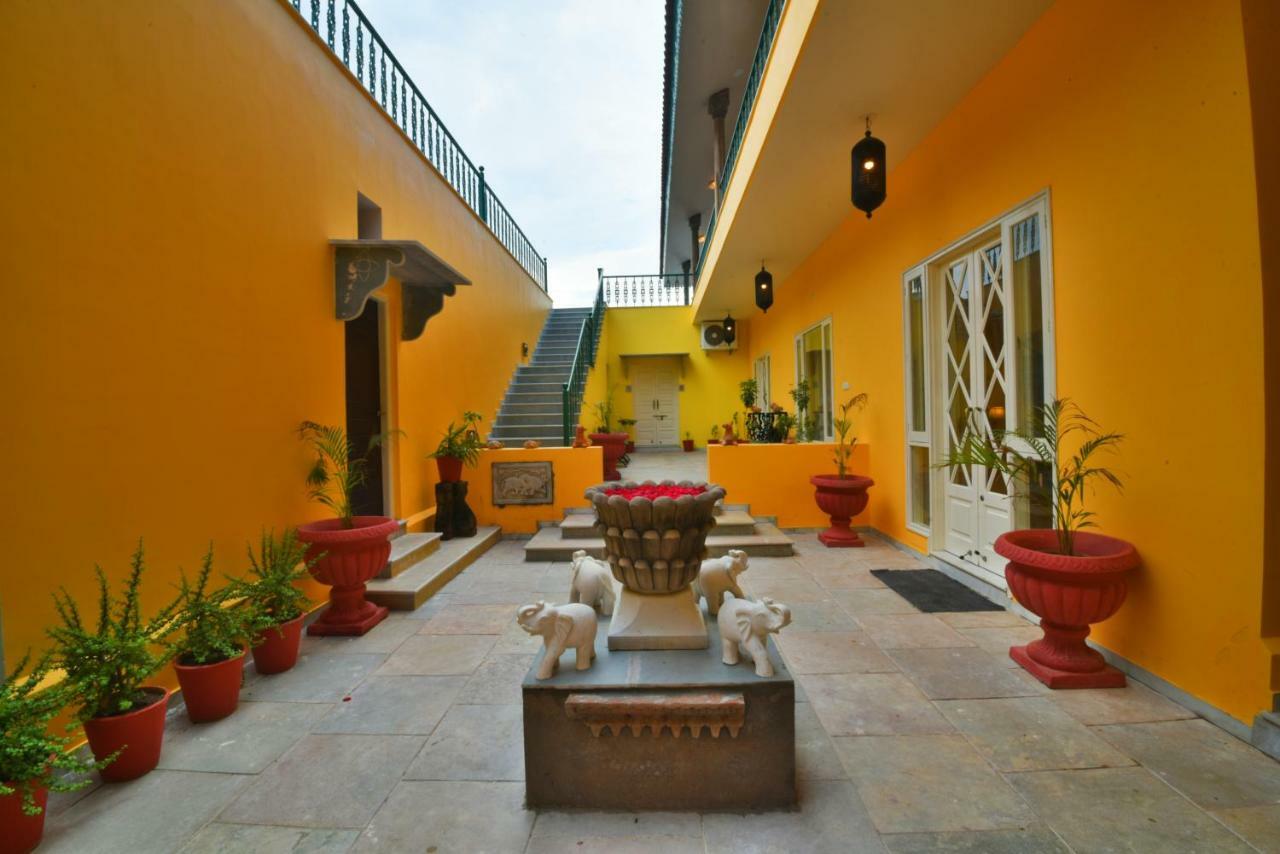 Premkunj Hotel Удайпур Екстериор снимка