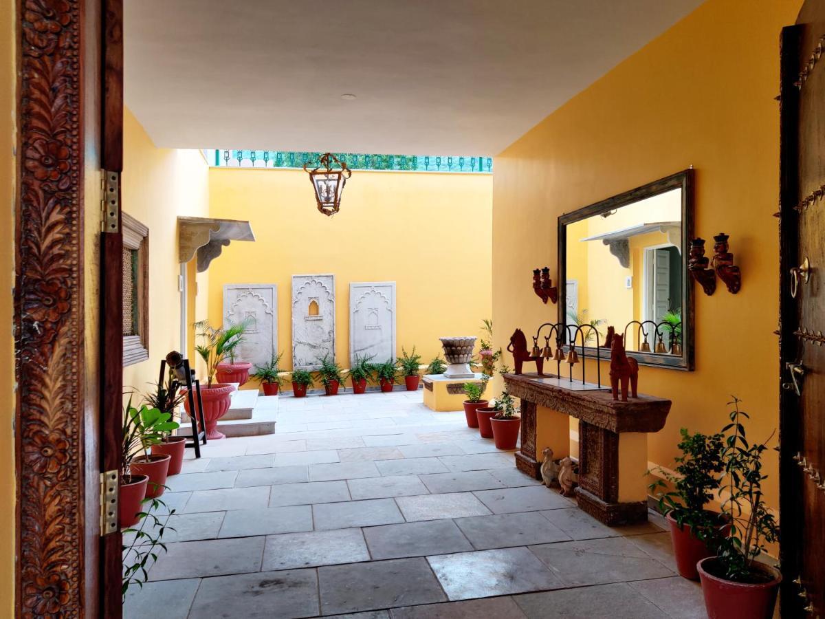 Premkunj Hotel Удайпур Екстериор снимка