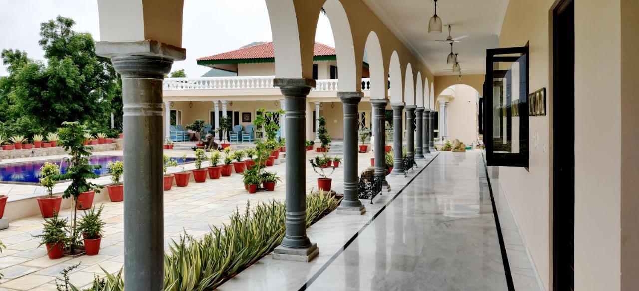 Premkunj Hotel Удайпур Екстериор снимка
